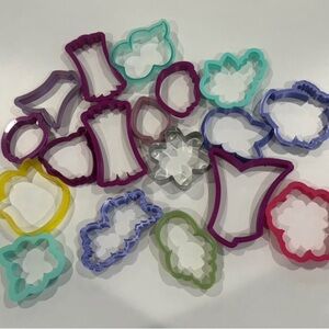 2/$20 cookie cutter lot - flowers and related